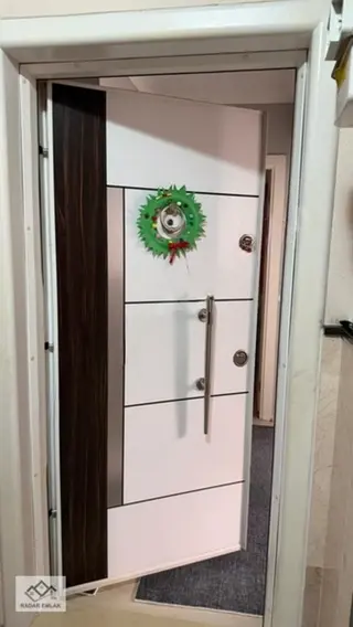 Refet Bele Mahallesinde 2+1 90m2 Genç Bina Satılık Daire