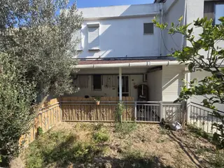 Yenifoça Burunucu'nda 3+1 Satılık Bahçeli Dubleks Villa - 1