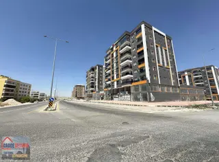 Cadde Seyrandan Satlık 3+1/ Site İçerisinde