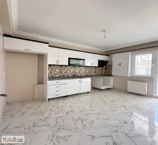 Satılık Geniş Metre Kare Tek Daire Üzerine 3+1 Evebeyn Banyolu
