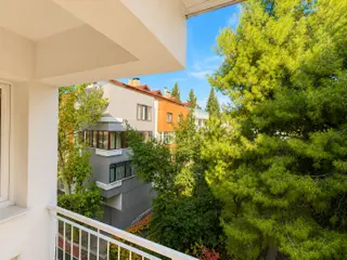 Buca Menderes Caddesinde Geniş Ve Bakımlı 3+1 120 M2arakat Daire