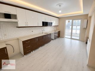 //aktürk Emlak\\***cadde Üstünde 150m2 Çift Balkonlu 4+1 Daire**