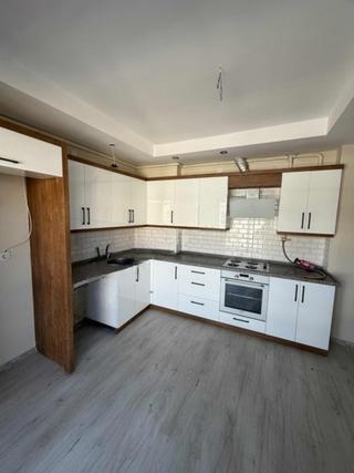 Yeşilyurt Mahallesin De Özel Otoparklı Satılık Fırsat 3+1 Daire