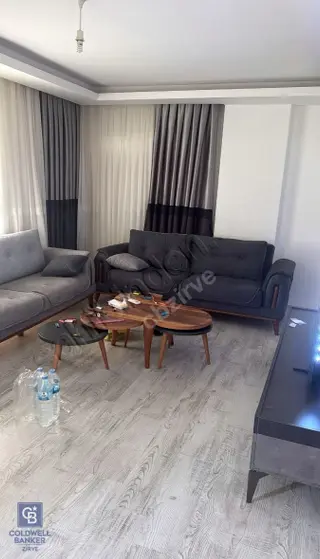 Teksin Fırın'ın Arka Tarafında Satılık Geniş Daire