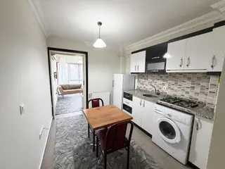 Atalar'da Arakat Klimalı Asansörlü Ön Cephe Full Eşyalı 1+1 Apart