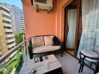 Beylikdüzü’nde Site İçinde 170 M² Lüks 3+1 Havuz Manzaralı Daire
