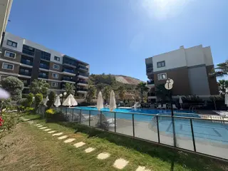 Havuzlu Sitede Kısmi Eşyalı 2+1 Daire