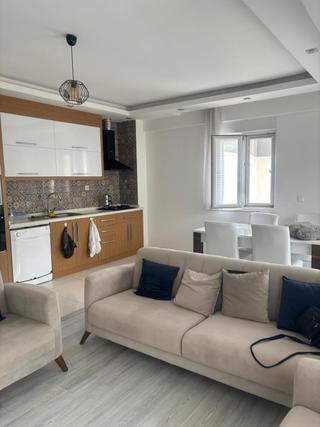 Kuşadası Değirmendere'de Havuz Manzaralı Eşyalı 1+1 60m2 Satılık Daire