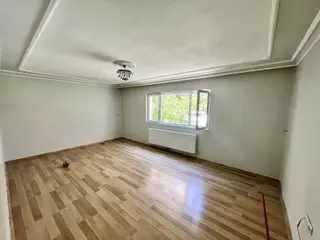 Avantaj'dan Boğaziçin'de Cadde Okul Yakını Ara Katta Geniş 3+1