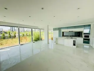 Bağlıcada 6+1 Satılık Full Yapılı Asansörlü Köşe Villa