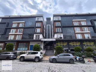 Kuşadasında Merkezde Full Eşyalı 2+1 Daire Sahile 2 Dk Mesafede