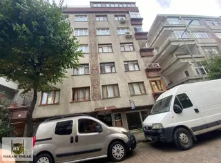 Haznedar;ege Sokak Kiralık Daire 3+1 130m En Nezih Sokak Ara Kat