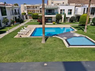 Bodrum Kadıkalesinde Denize Sıfır 2+1 Fırsat Bahcekatı