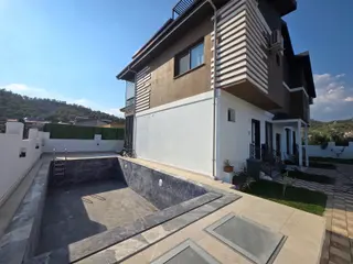 Mykonut'tan Karagedik'te Havuzlu Binada Giriş Kat 1+1 Daire