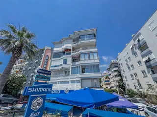 Alanya Merkezde Satılık Denize Sıfır 3+1 Ayrı Mutfak 165 M² Lüx Bakımlı Daire