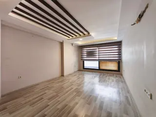 Kuşadası Merkezde, Adliyeye Yakın, Taşıt Trafiği Olan Sokakta Ofis Olarak Kiralık Daire... Açıklamas