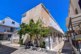 Kuşadası Karaova Mahallesinde Eşyalı Masrafsız Satılık Yazlık