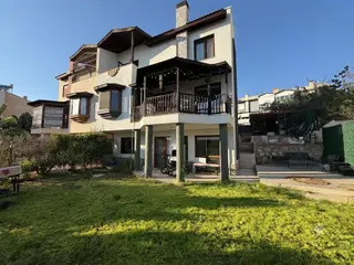 Villakent'te Kapalı Mutfak Şömineli 4+2 Satılık Villa