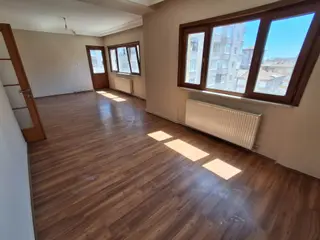 Oryaştan Ataşehir İçerenköy Özen Sitesinde 130m2 3+1 Arakat