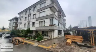 Cadde Üzerinde, Otobüs Durağının Tam Karşısında Masrafsız 3+1