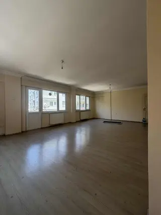 Dikkaldırım Caddesinde 120 M² Geniş 2+1 Kiralık Daire