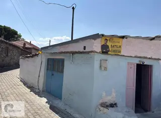 Göçbeyli Merkezde Avlulu Kârgir Ev