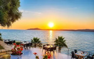 Güllükte Özel Plajlı Sitede Satılık Villa Deniz Manzaralı Ev