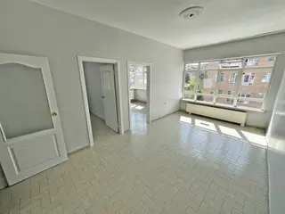 Saimekadın Göbekte Ara Katta Ön Cephede Balkonlu 3+1 Kiralık Daire
