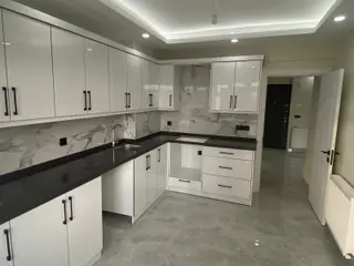 Yeski Emlâk İnşaattan Satılık Caddeye Cephe İçi Full Yapılı