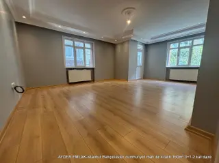 İstanbul Bahçelievler Cumhuriyet Mah De Kiralık 160m² 3+1-2.kat Daire
