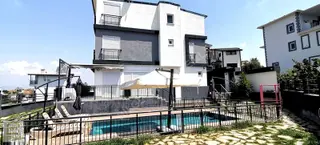 Müstakil Havuzlu Triplex Villa