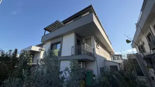 Nezih Bölgede 180 M2 Tripleks Müstakil Bahçeli Villa