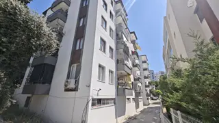 Kuşadası Ege Mahallesi Satılık 3+1 Doğalgazlı Bakımlı Daire