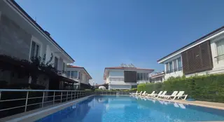 Şok Fiyat! Dalaman Karaçalı-havuz Bahçe Güvenlik Olan 3+1 Villa