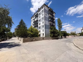Özlem Yardımcı'dan Tramvay Hattında Kiralık 2+1 Daire