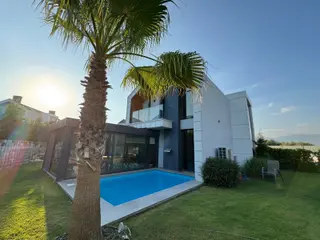 Kemalpaşa Da 5+1 Satılık Lüks Villa
