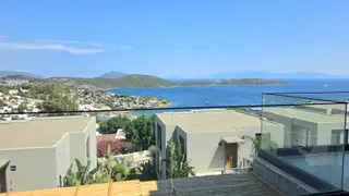 Bodrum Bitez La Terraza'da Deniz Manzaralı Satılık İkiz Villa