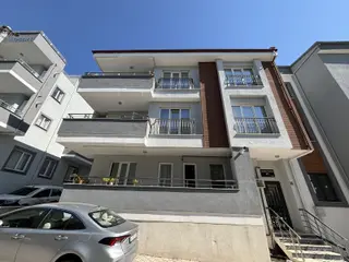 Zenith Real Estate Maltepe Okullar Bölgesinde Ara Kat 2+1 Daire