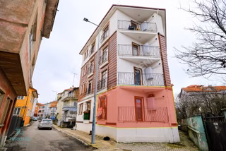 Hendek Yanı Yeşil Cami Arkasında 1+1 Satılık Daire