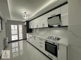 Lüks Yapılı Arakat Kilerli 3+1 Oturuma Hazır Kapalı Otoparklı