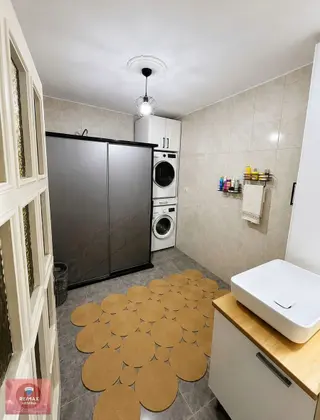 Eminevime Uygun Fatih Mahallesinde E-5 Cepheli 165 M² Net 3+1