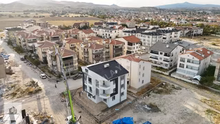 Cumhuriyet Mahallesi Satılık 1+1 Güney Batı Cephe Daire
