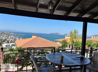 Güllük Parkiasos Sitesinde Satılık Deniz Manzaralı Bahçe Katı