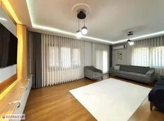 Ezgi Emek'ten Satılık Merkezi Konumda Çift Cephe Çift Balkon 2+1