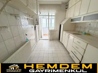 Hemdem Gayrimenkul'den Kazımkarabekir'de Çarşı İçi Merkezi Lokasyonda 3+1 Satılık Daire