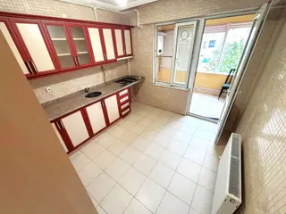Aygül'den Edremit Tuzcumurat'ta Ön Cephe Doğalgazlı Ara Kat Ayrı Mutfaklı Masrafsız 2+1kiralık Daire