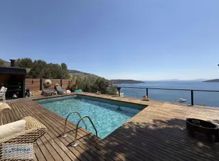 Çandarlı Da Havuzlu Eşyalı Satılık 5+2 Lüks Villa