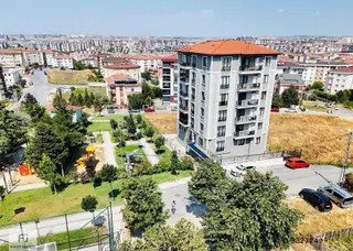 Silivri Yeni Mahalle'de İyi Konumda Satılık 2+1 Önü Açık Ferah
