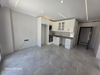 Zeytinalanında Caddeye Pazara Yakın Bahçe Katı