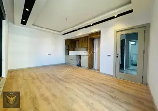 Beylikdüzü Merkez'de Acil Satılık Balkonlu Geniş 1+1 Dairesi